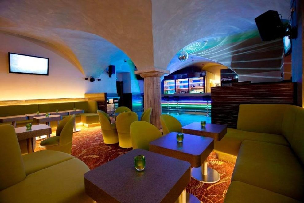 Pub MALINOWY DWÓR Hotel Medical Spa