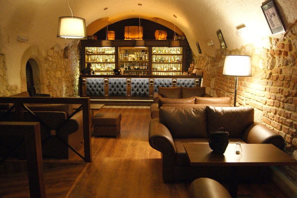 Silver Whisky Pub