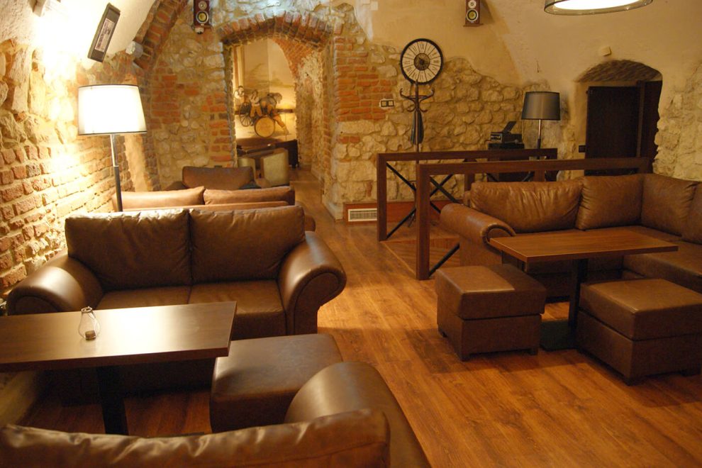 Silver Whisky Pub